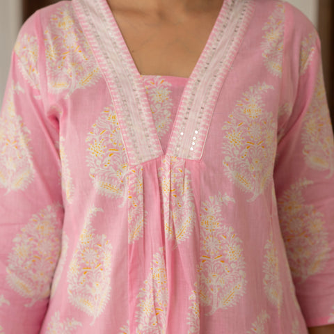 Ebbani Women’s Cotton Floral Baby Pink Kurta Set with Dupatta