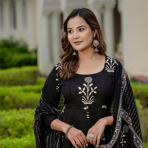 Ebbani Women’s Pure Cotton Motif Black Kurta Set with Plazzo