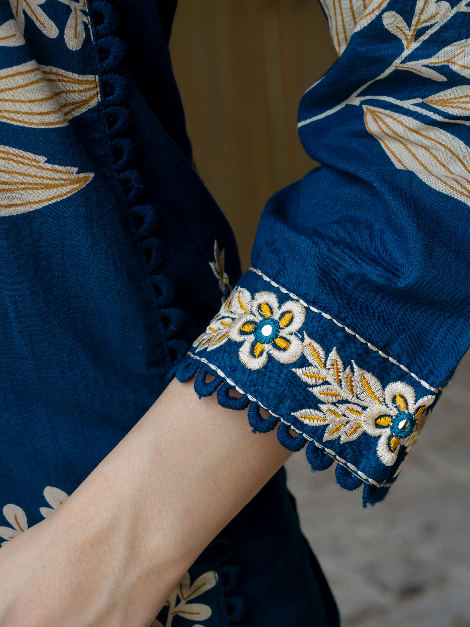 Women  Blue  Floral Printed V-Neck  Pure Cotton embroidered Kurta dupatta set