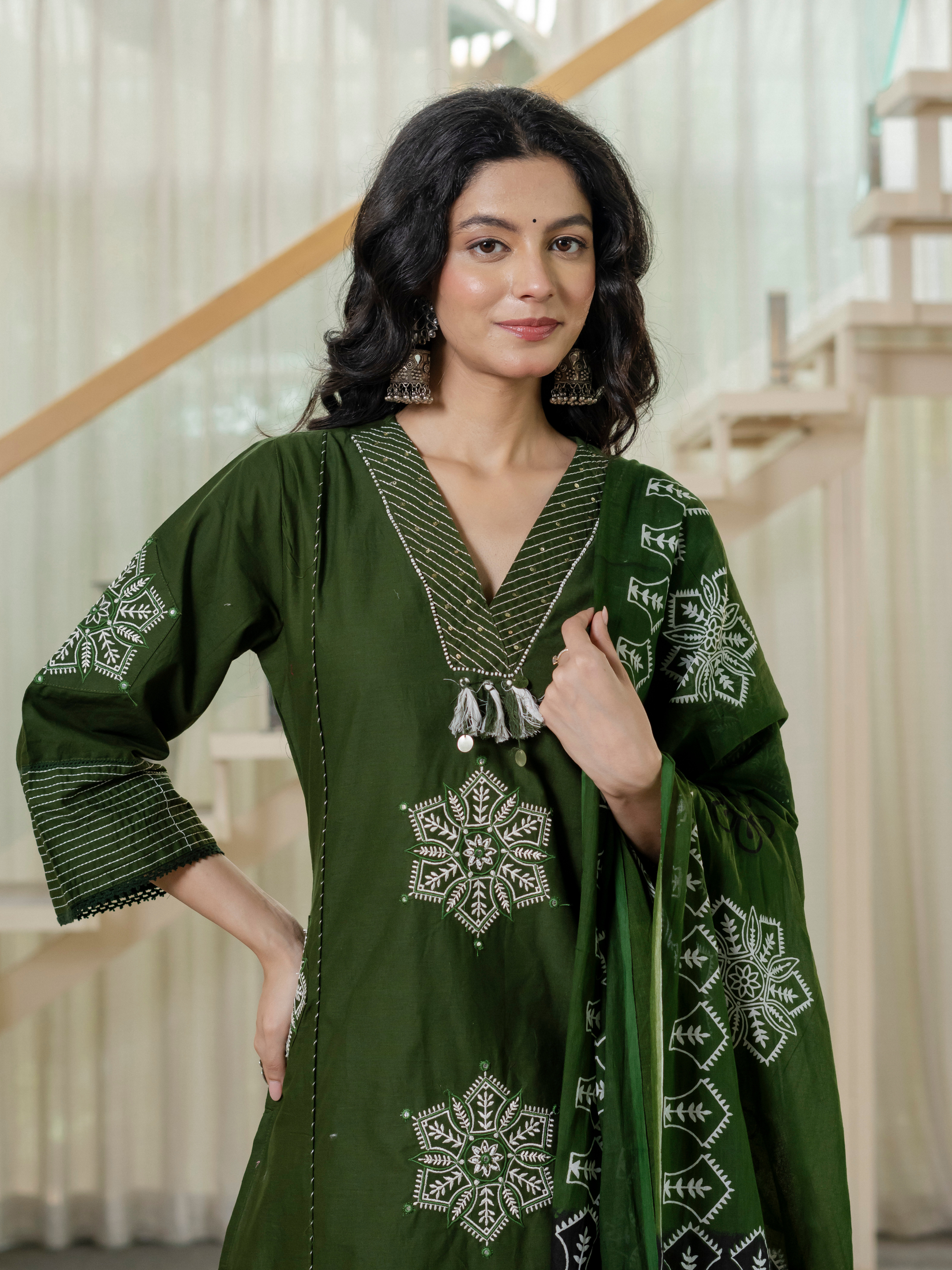 Women green  Floral Printed V-Neck  Pure Cotton embroidered Kurta dupatta set