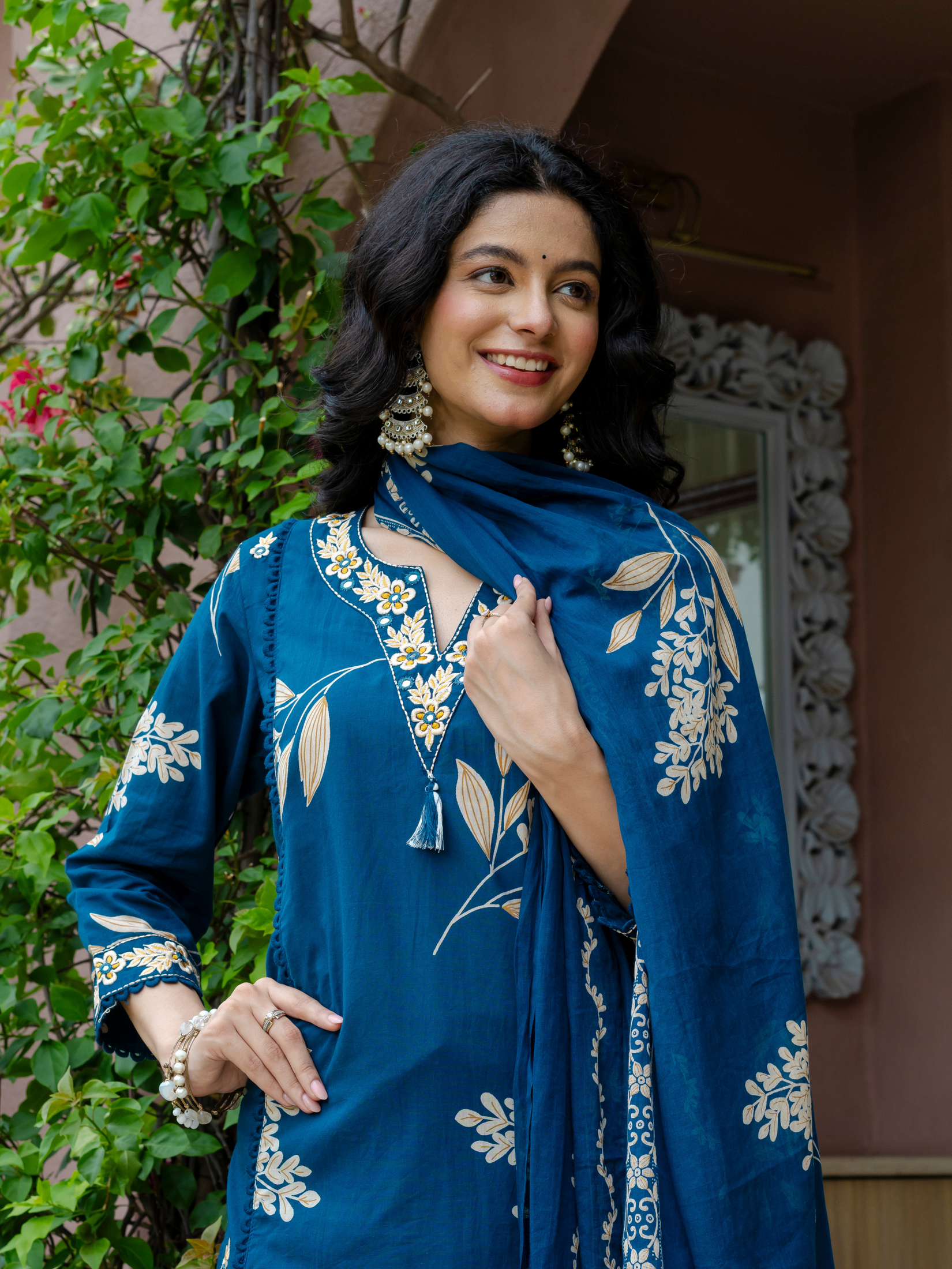 Women  Blue  Floral Printed V-Neck  Pure Cotton embroidered Kurta dupatta set