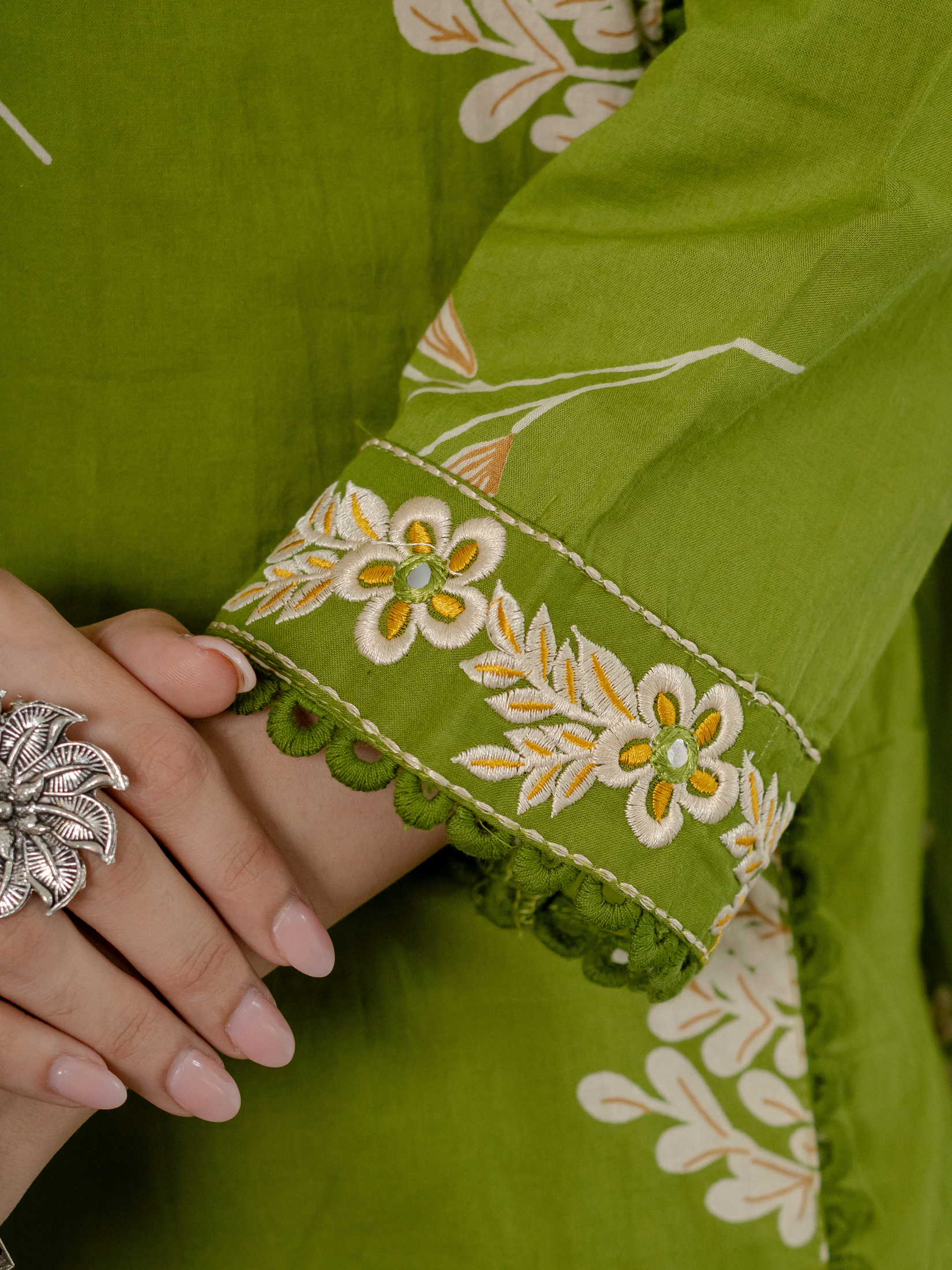 Women  Lime Green Floral Printed V-Neck  Pure Cotton embroidered Kurta dupatta set