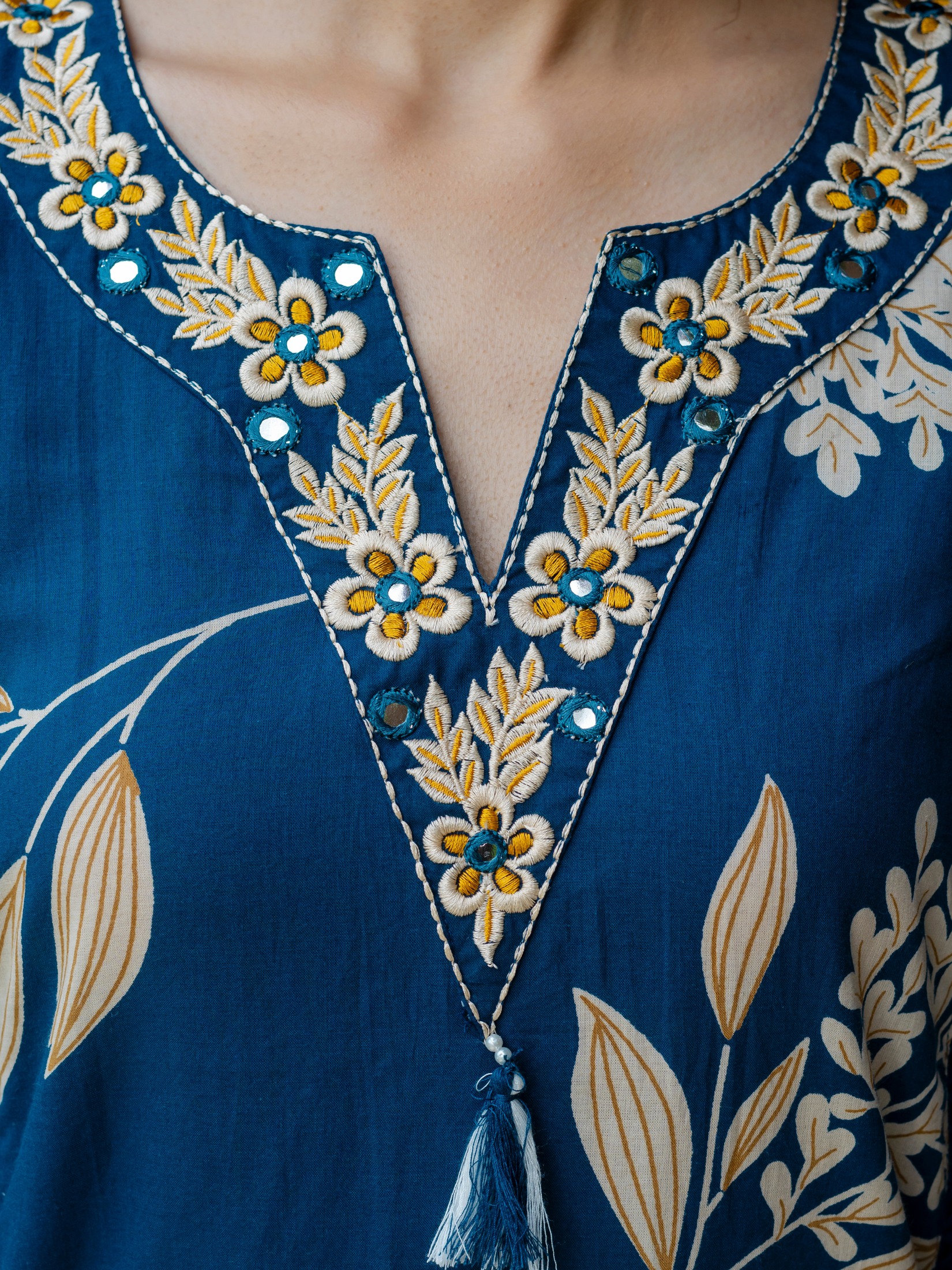Women  Blue  Floral Printed V-Neck  Pure Cotton embroidered Kurta dupatta set