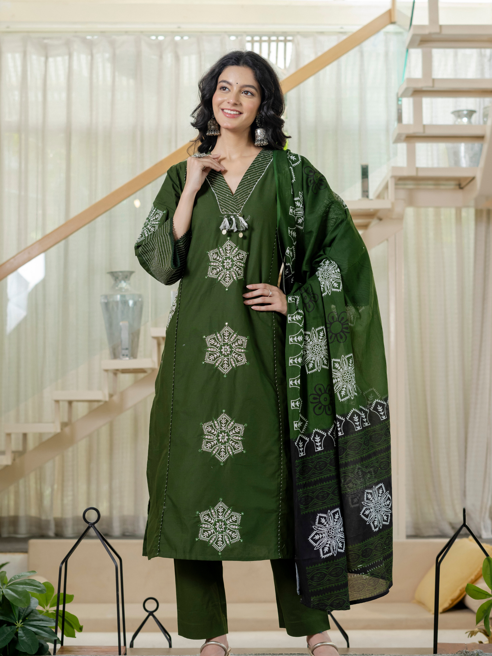 Women green  Floral Printed V-Neck  Pure Cotton embroidered Kurta dupatta set