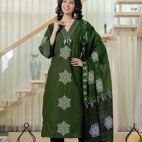 Women green  Floral Printed V-Neck  Pure Cotton embroidered Kurta dupatta set