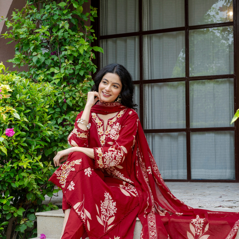 Women Red Floral Printed V-Neck  Pure Cotton embroidered Kurta dupatta set