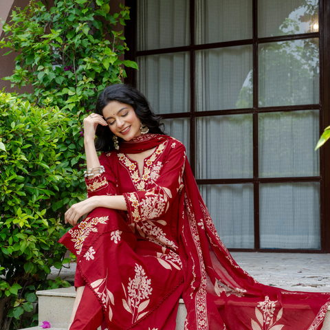 Women Red Floral Printed V-Neck  Pure Cotton embroidered Kurta dupatta set