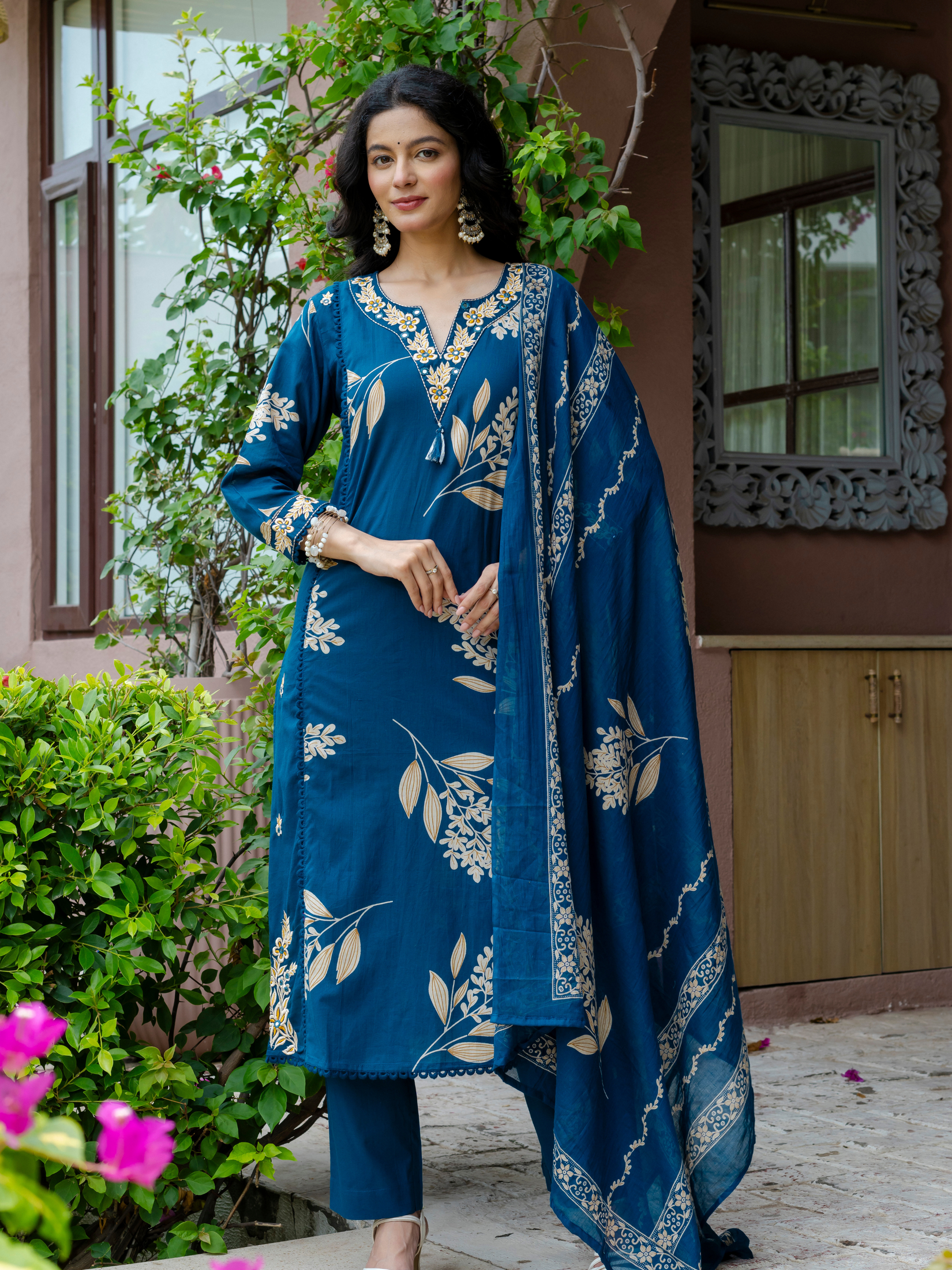 Women  Blue  Floral Printed V-Neck  Pure Cotton embroidered Kurta dupatta set