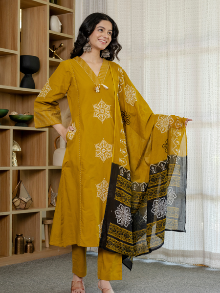 Women mustard  Floral Printed V-Neck  Pure Cotton embroidered Kurta dupatta set