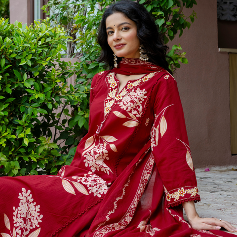 Women Red Floral Printed V-Neck  Pure Cotton embroidered Kurta dupatta set