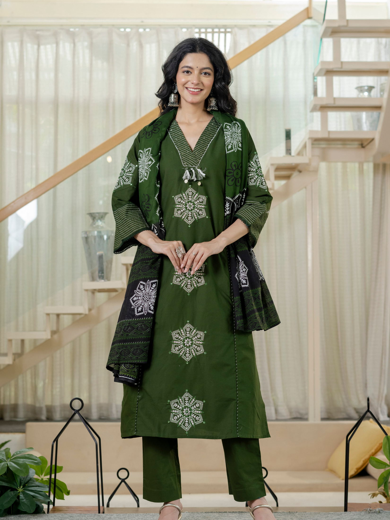 Women green  Floral Printed V-Neck  Pure Cotton embroidered Kurta dupatta set