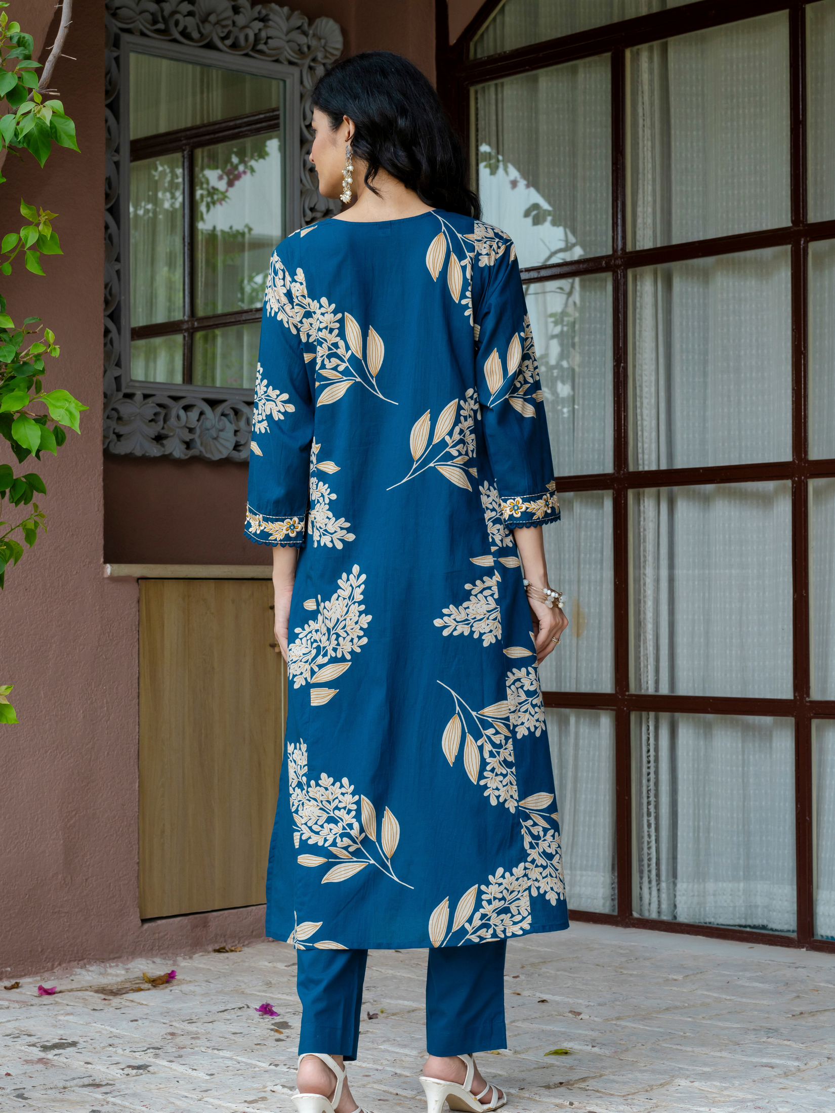 Women  Blue  Floral Printed V-Neck  Pure Cotton embroidered Kurta dupatta set