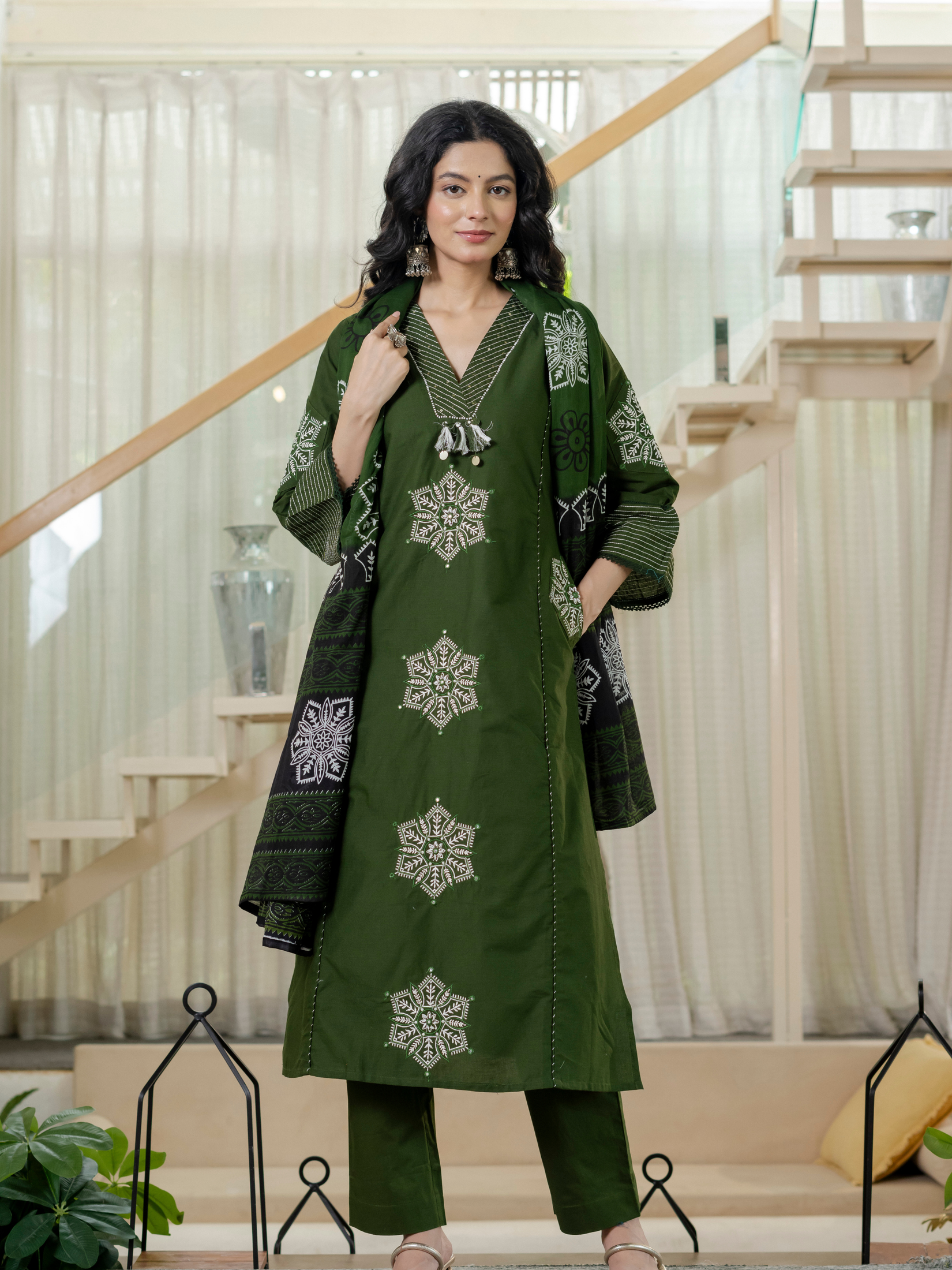 Women green  Floral Printed V-Neck  Pure Cotton embroidered Kurta dupatta set