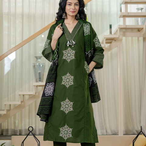 Women green  Floral Printed V-Neck  Pure Cotton embroidered Kurta dupatta set