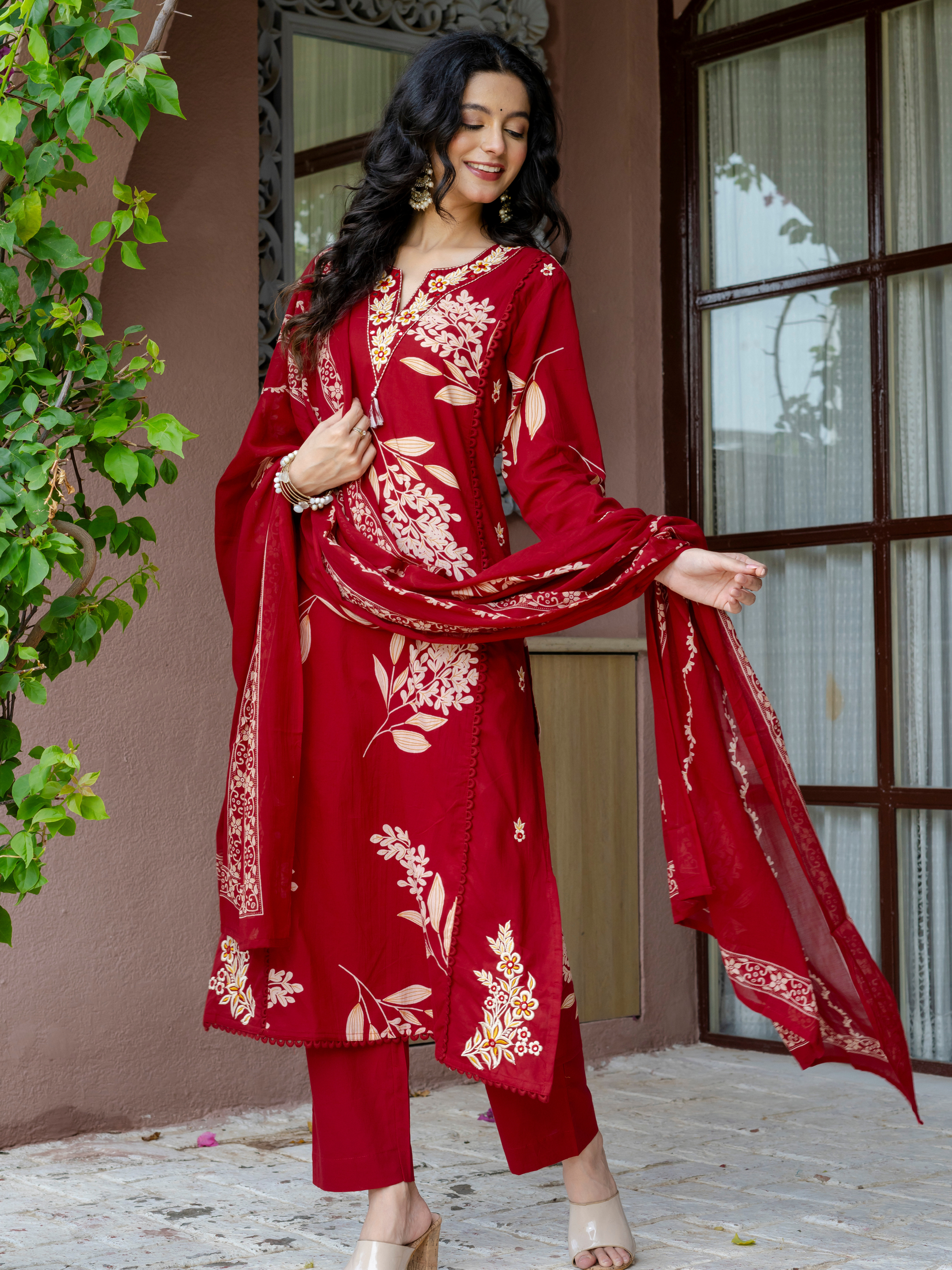 Women Red Floral Printed V-Neck  Pure Cotton embroidered Kurta dupatta set
