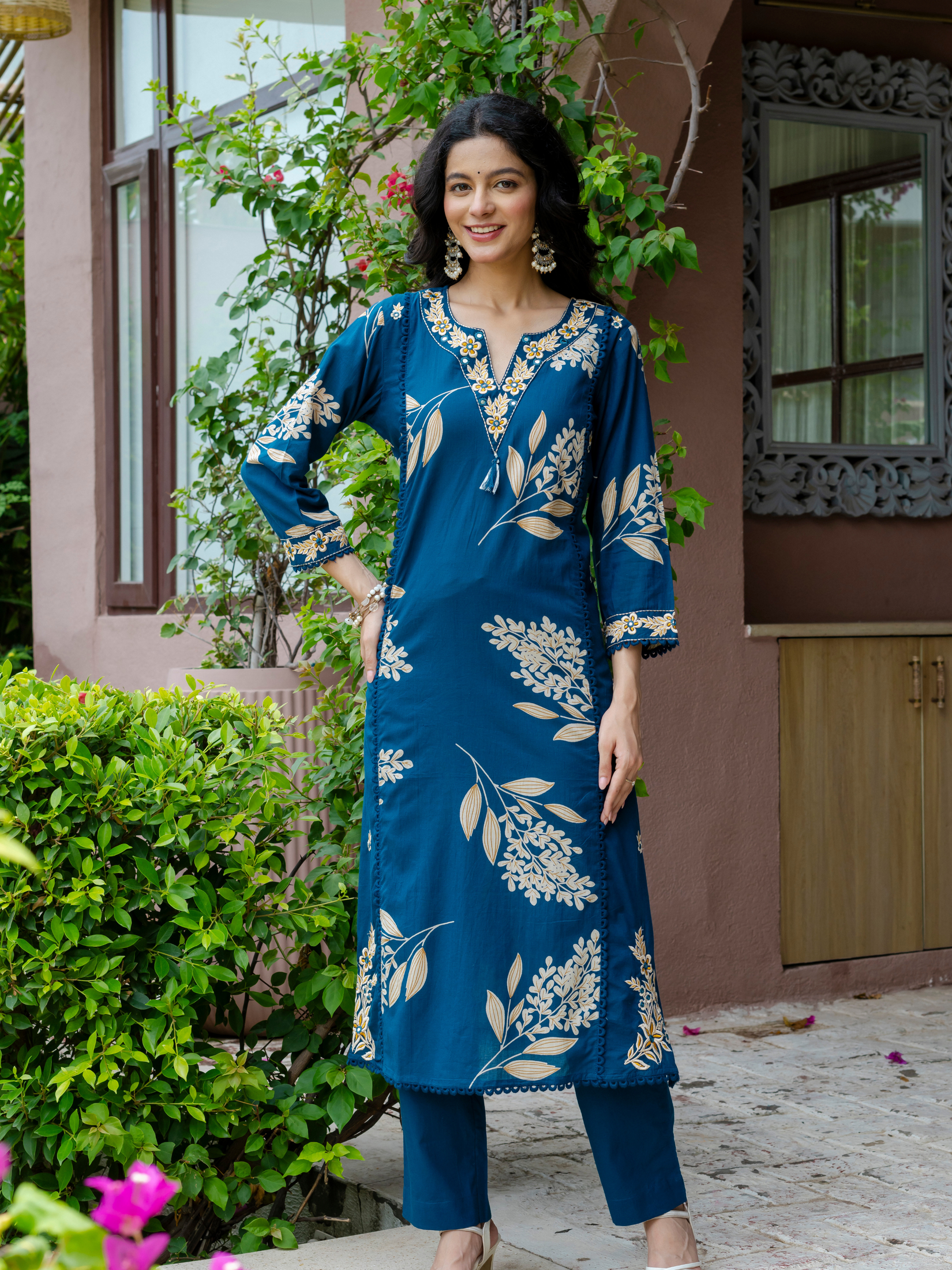 Women  Blue  Floral Printed V-Neck  Pure Cotton embroidered Kurta dupatta set