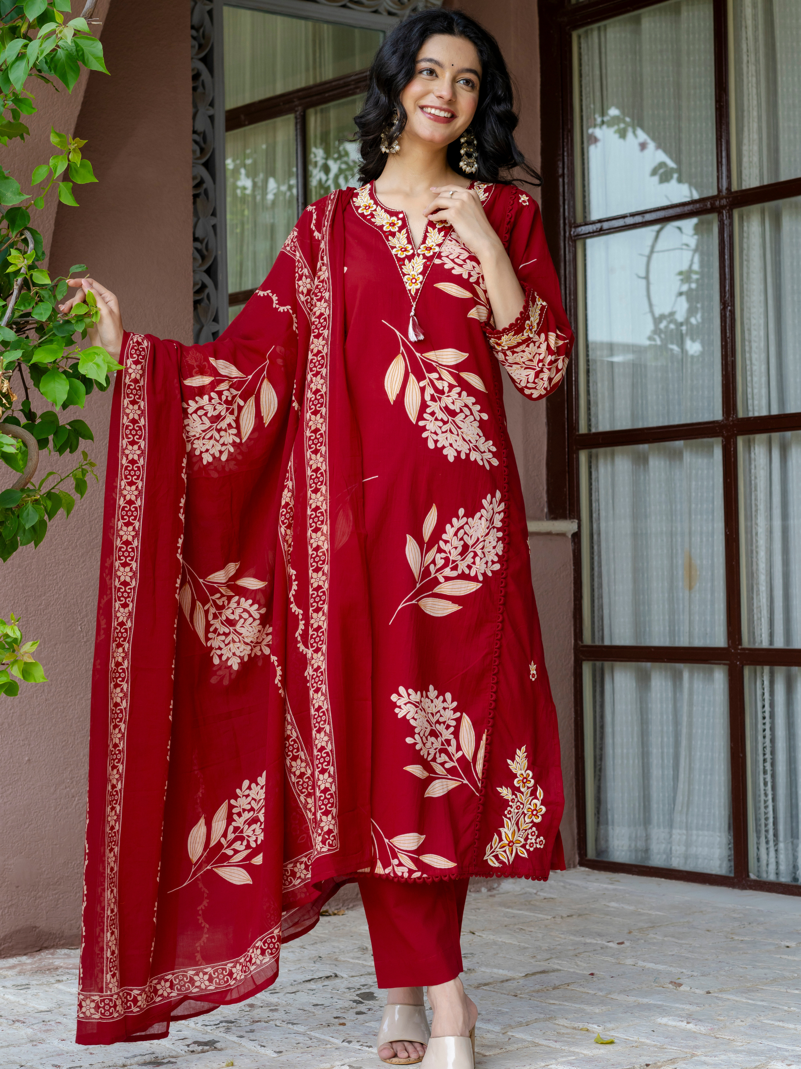 Women Red Floral Printed V-Neck  Pure Cotton embroidered Kurta dupatta set