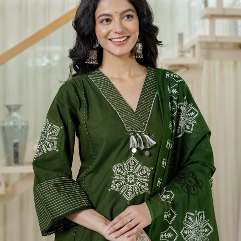 Women green  Floral Printed V-Neck  Pure Cotton embroidered Kurta dupatta set
