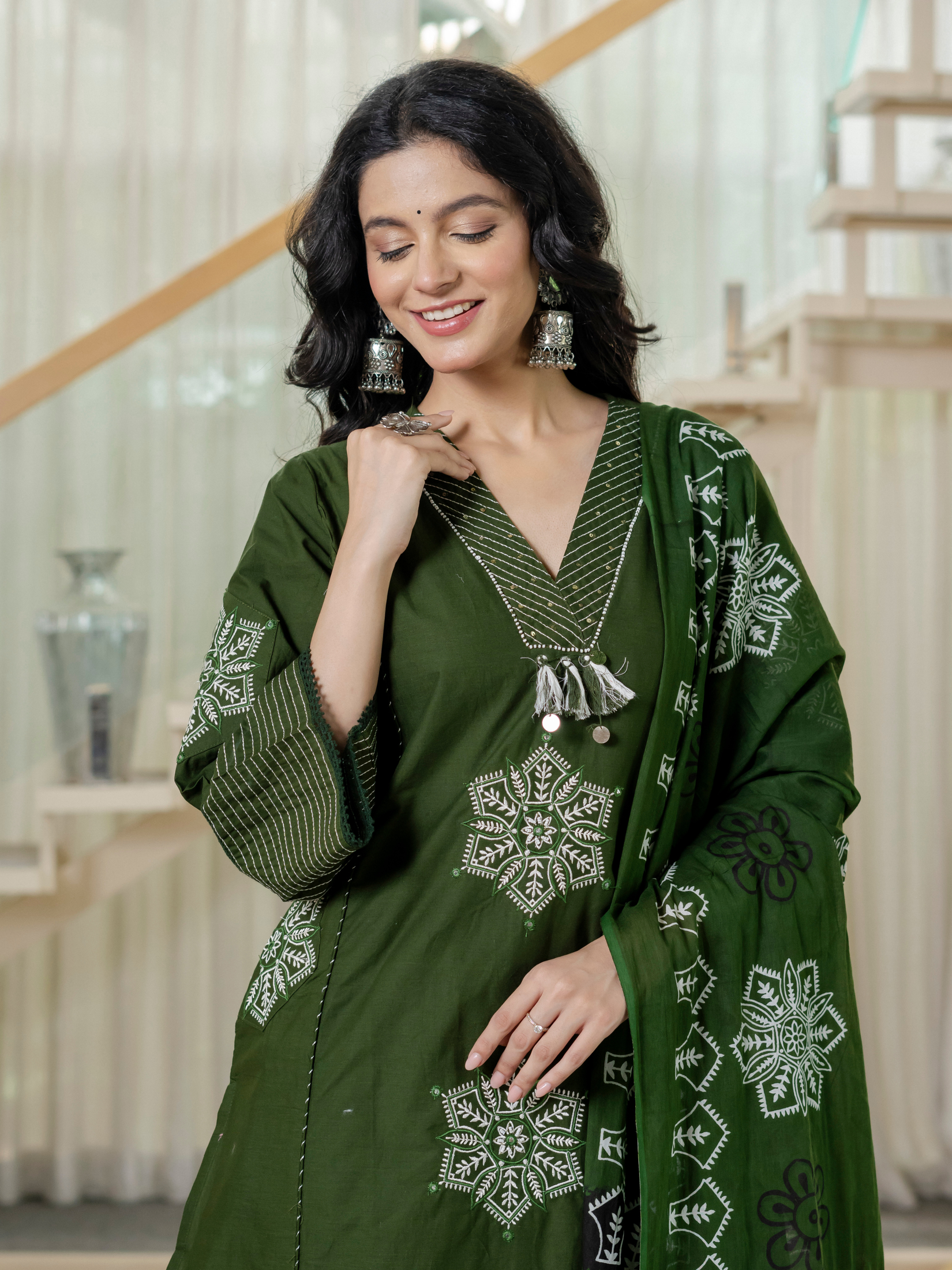 Women green  Floral Printed V-Neck  Pure Cotton embroidered Kurta dupatta set