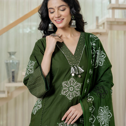 Women green  Floral Printed V-Neck  Pure Cotton embroidered Kurta dupatta set
