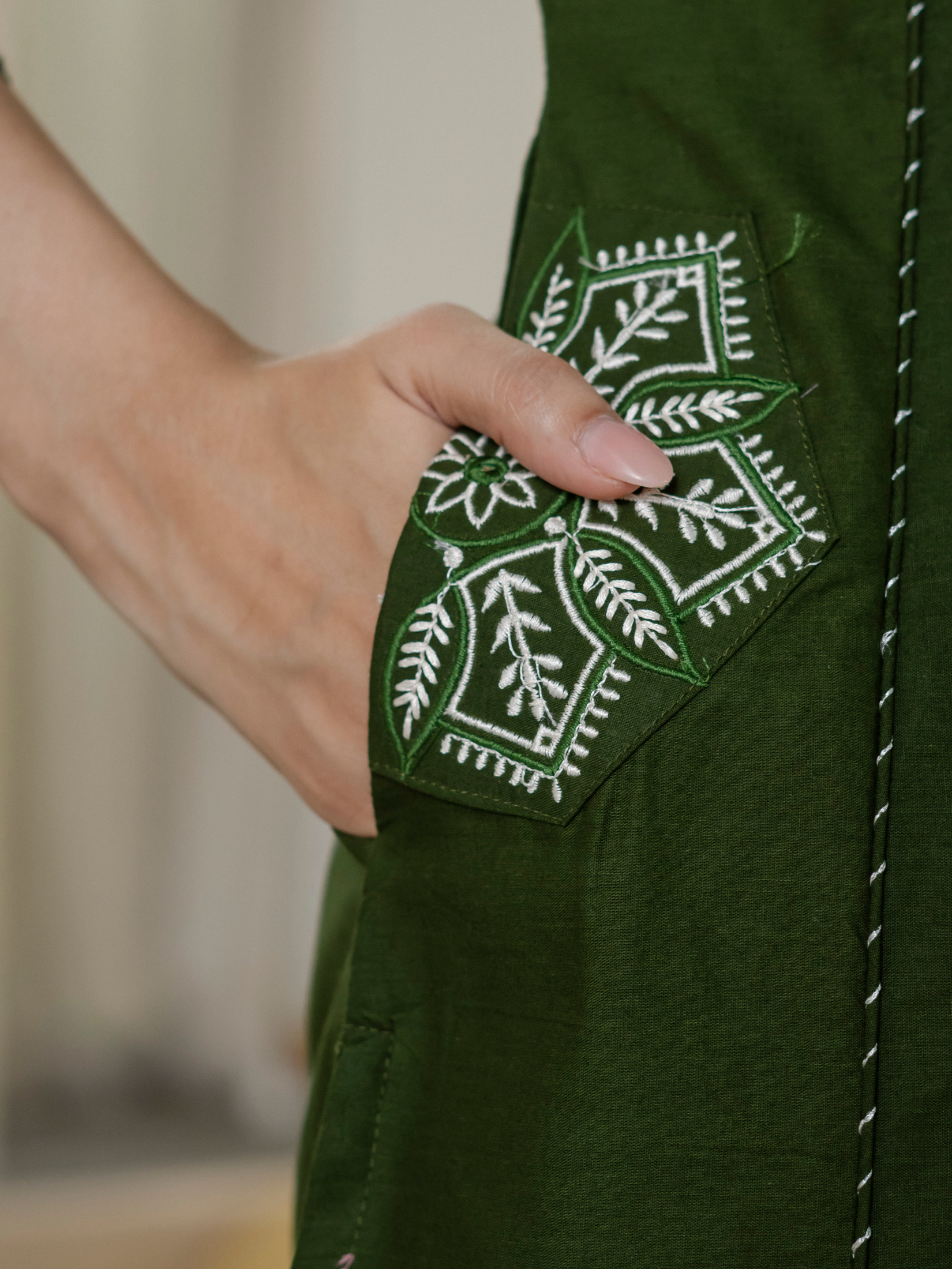 Women green  Floral Printed V-Neck  Pure Cotton embroidered Kurta dupatta set