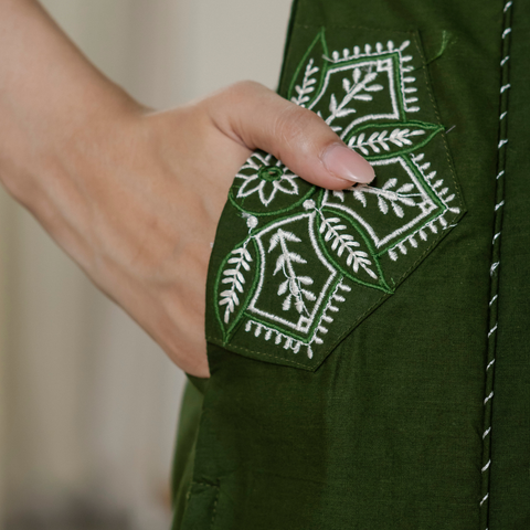 Women green  Floral Printed V-Neck  Pure Cotton embroidered Kurta dupatta set
